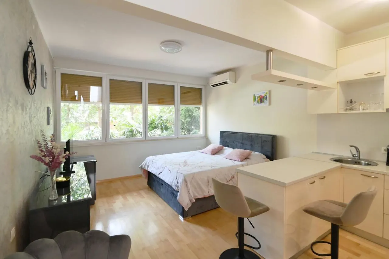 Little City Star Apartment Rijeka 0*,